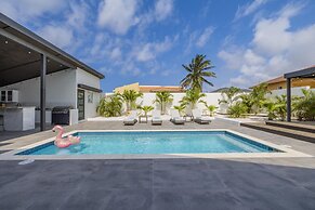 Charming Home With Big Outdoors Pool in Noord