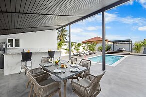 Charming Home With Big Outdoors Pool in Noord