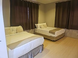 hermosa habitación con piscina