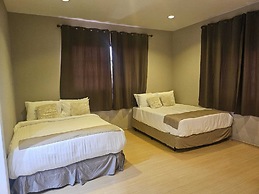 hermosa habitación con piscina