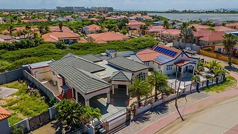 Sleeps 11 6 Bedrooms Privatepool Outdoor Dining