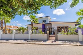 Spacious 4BR Villa Private Pool Cozy Location