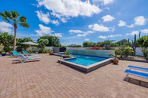 Spacious 4BR Villa Private Pool Cozy Location