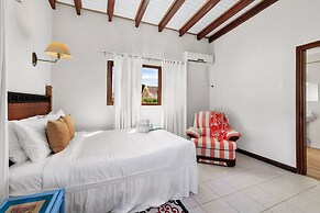 Spacious 4BR Villa Private Pool Cozy Location