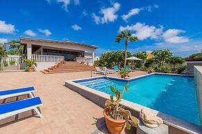 Spacious 4BR Villa Private Pool Cozy Location
