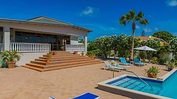 Spacious 4BR Villa Private Pool Cozy Location