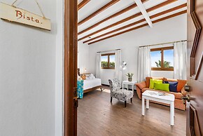 Spacious 4BR Villa Private Pool Cozy Location