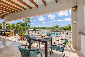 Spacious 4BR Villa Private Pool Cozy Location