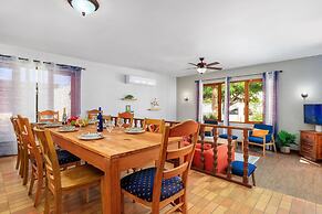 Spacious 4BR Villa Private Pool Cozy Location