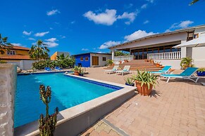Spacious 4BR Villa Private Pool Cozy Location