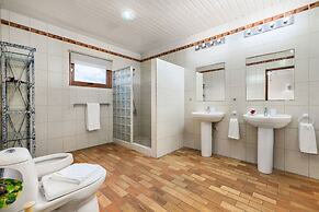 Spacious 4BR Villa Private Pool Cozy Location