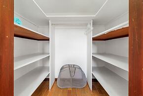 Spacious 4BR Villa Private Pool Cozy Location