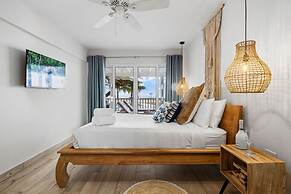 Secluded Beachfront Gem Pool Patio View BBQ