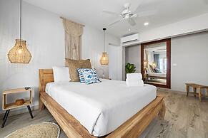 Secluded Beachfront Gem Pool Patio View BBQ