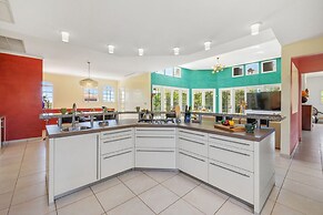 Ocean View 5BR Villa Steps to Beach Privatepool