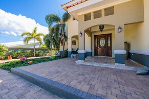 Ocean View 5BR Villa Steps to Beach Privatepool