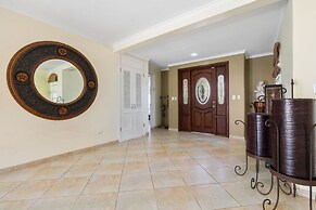 Ocean View 5BR Villa Steps to Beach Privatepool