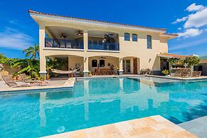 Ocean View 5BR Villa Steps to Beach Privatepool