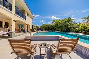 Ocean View 5BR Villa Steps to Beach Privatepool