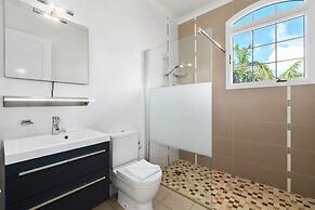 Ocean View 5BR Villa Steps to Beach Privatepool