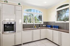 Ocean View 5BR Villa Steps to Beach Privatepool