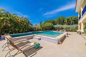 Ocean View 5BR Villa Steps to Beach Privatepool