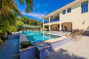 Ocean View 5BR Villa Steps to Beach Privatepool