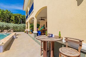 Ocean View 5BR Villa Steps to Beach Privatepool