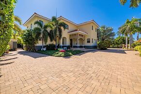 Ocean View 5BR Villa Steps to Beach Privatepool