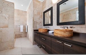 Ocean View 5BR Villa Steps to Beach Privatepool