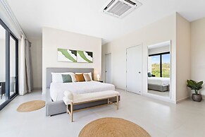 NEW Lux 4BR Villa w Private Pool Walk to Beach