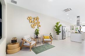 NEW Lux 4BR Villa w Private Pool Walk to Beach