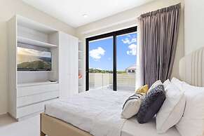 NEW Lux 4BR Villa w Private Pool Walk to Beach