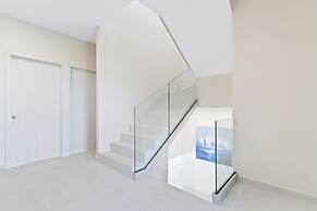 NEW Lux 4BR Villa w Private Pool Walk to Beach