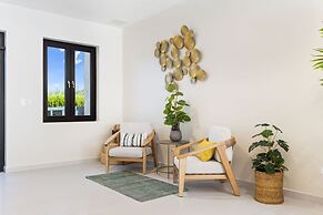 NEW Lux 4BR Villa w Private Pool Walk to Beach