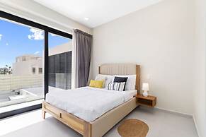 NEW Lux 4BR Villa w Private Pool Walk to Beach