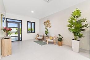 NEW Lux 4BR Villa w Private Pool Walk to Beach