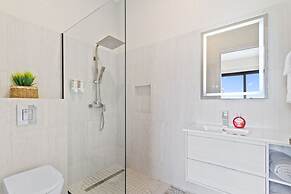 NEW Lux 4BR Villa w Private Pool Walk to Beach