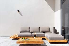 NEW Lux 4BR Villa w Private Pool Walk to Beach