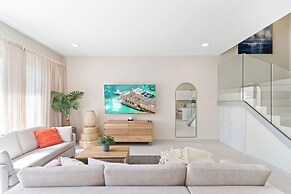 NEW Lux 4BR Villa w Private Pool Walk to Beach