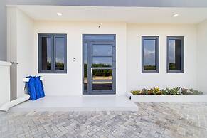 NEW Lux 4BR Villa w Private Pool Walk to Beach