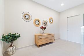 NEW Lux 4BR Villa w Private Pool Walk to Beach