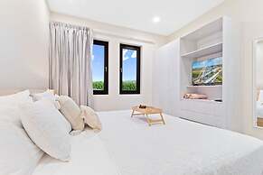 NEW Lux 4BR Villa w Private Pool Walk to Beach