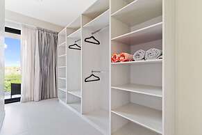 NEW Lux 4BR Villa w Private Pool Walk to Beach