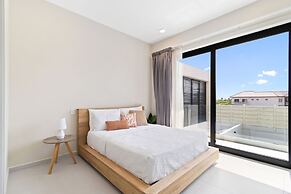 NEW Lux 4BR Villa w Private Pool Walk to Beach