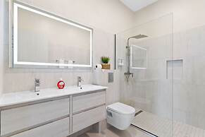 NEW Lux 4BR Villa w Private Pool Walk to Beach