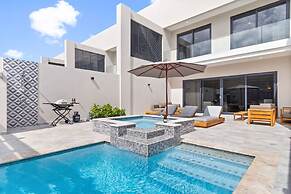 NEW Lux 4BR Villa w Private Pool Walk to Beach
