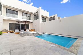 NEW Lux 4BR Villa w Private Pool Walk to Beach