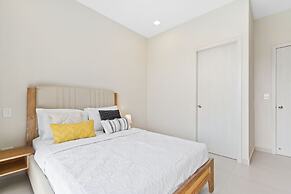 NEW Lux 4BR Villa w Private Pool Walk to Beach