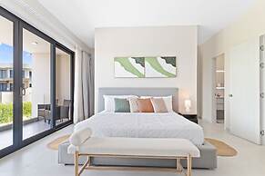 NEW Lux 4BR Villa w Private Pool Walk to Beach